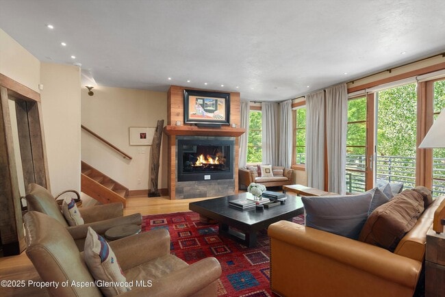 Building Photo - 714 S Galena St