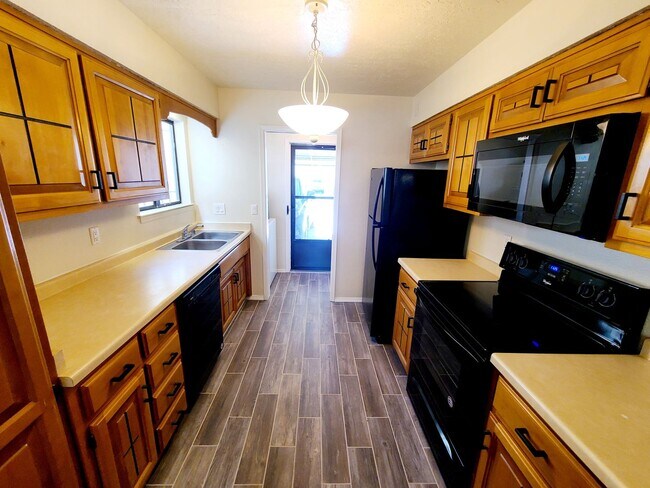 Building Photo - Coming August 11th, 2026! 2 bed 2 bath townhome! Must See!!