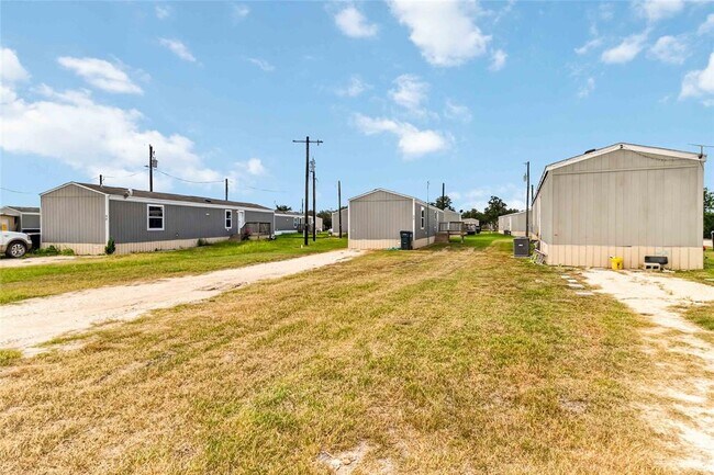 Building Photo - 5670 US-290