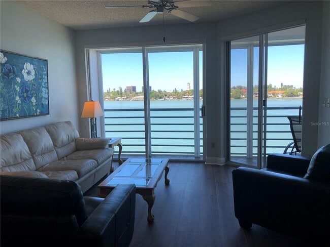 Building Photo - 8000 Sailboat Key Blvd S