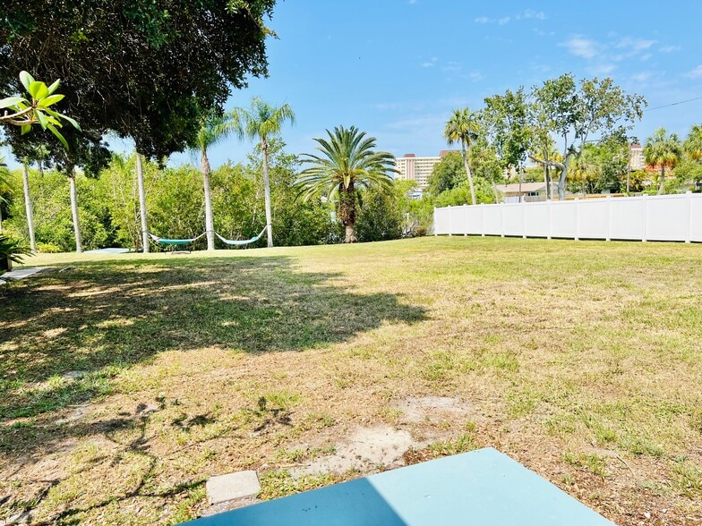 Building Photo - 3 Bed/2 Bath - Unit 29