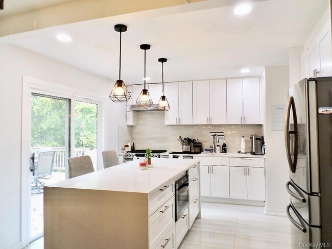 Building Photo - 8 Jodi Ln