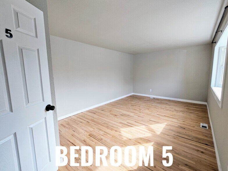 Building Photo - 9210 Meade St