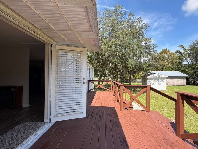 Building Photo - Move-In Ready 2-Bedroom 2 Bath home on One Acre!