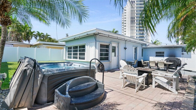 Building Photo - 2716 N Ocean Blvd