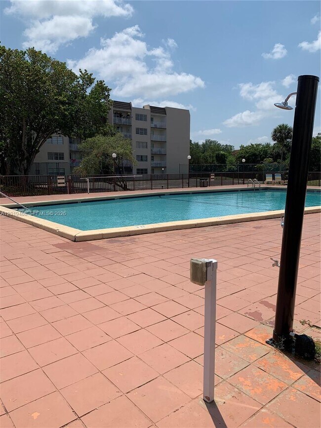 Building Photo - 6950 Miami Gardens Dr
