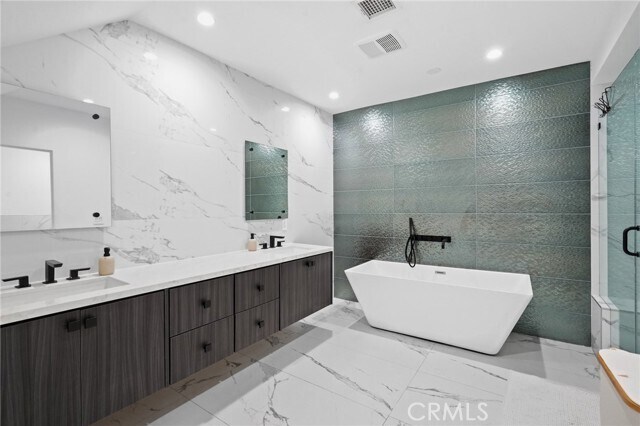 Building Photo - 1812 Navy St