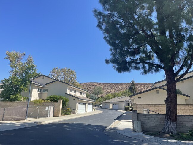 Building Photo - 2418 Manet Ln