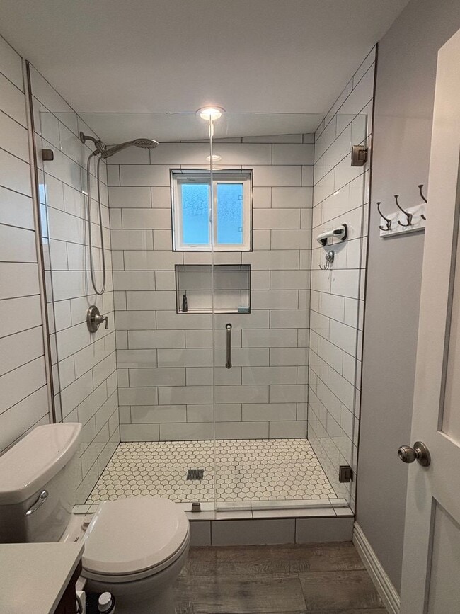 Building Photo - Charming & Private Backhouse Studio in Desirable Long Beach Neighborhood!