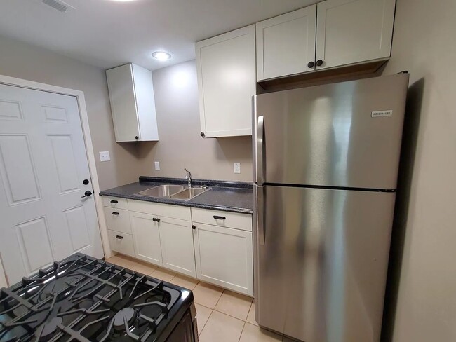 Building Photo - Recently updated 2BR home near Shunga Park!