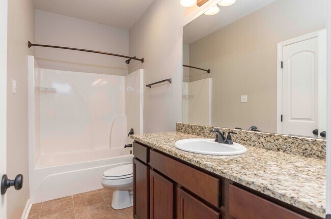 Building Photo - 3 Bedroom 2 bath for rent