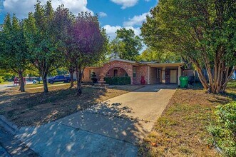 Building Photo - 4712 Laverda Dr