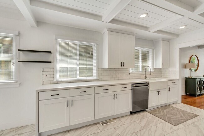 Building Photo - Elegant Yale Crest Bungalow in the Heart o...