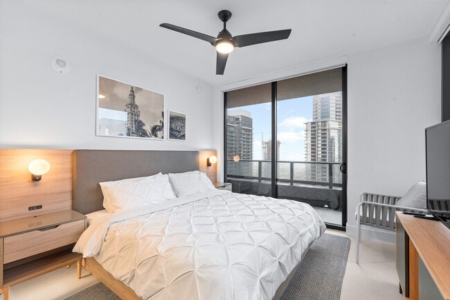 Building Photo - 125 NE 6th St