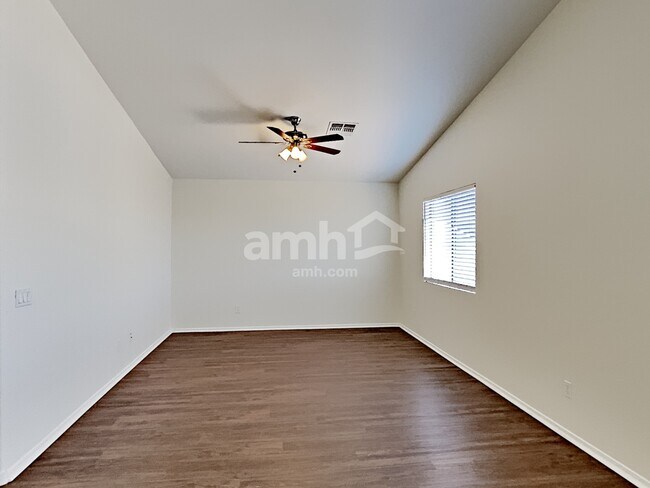 Building Photo - 11319 W Mariposa Dr