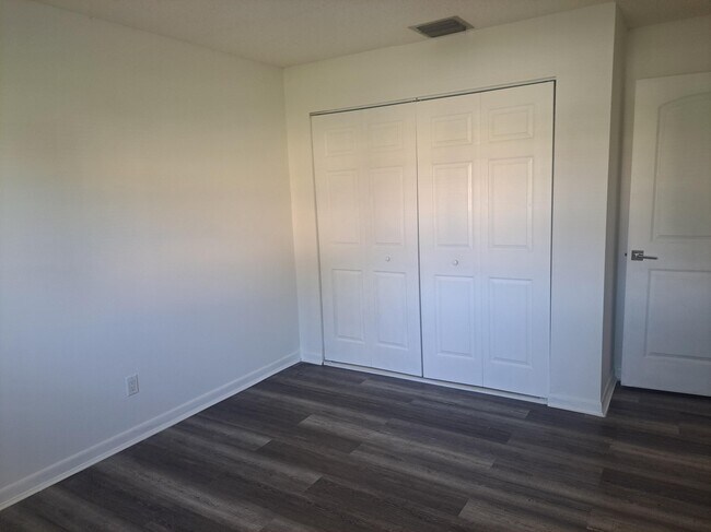 Building Photo - 2050 Oleander Blvd