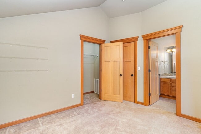 Building Photo - 3Bd/2.5Ba Seattle Townhome