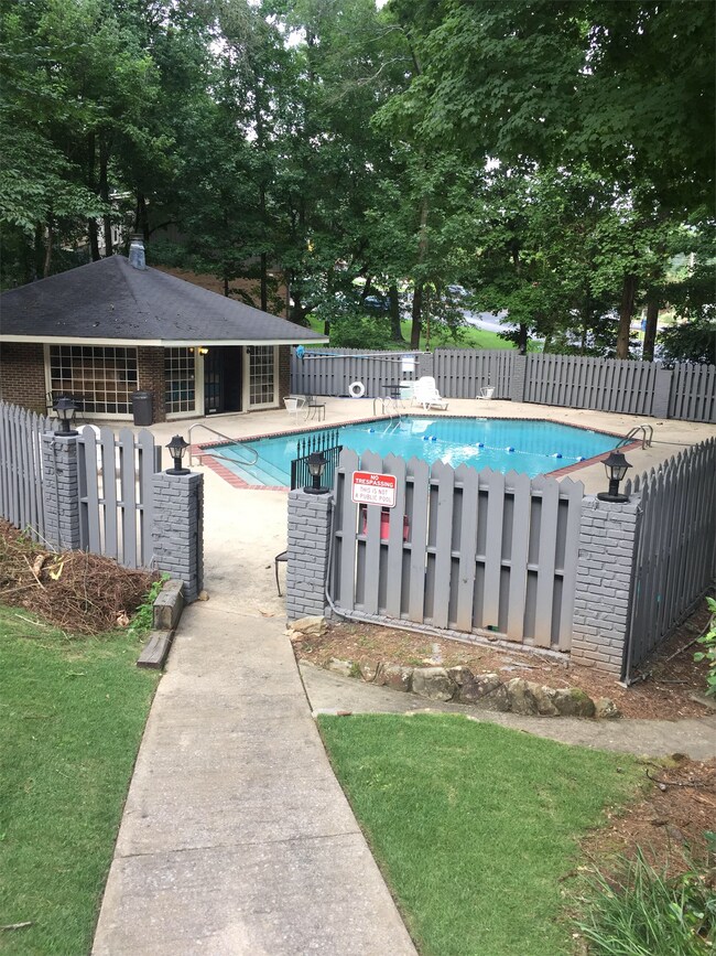 Building Photo - 802 Vestavia Villa Ct