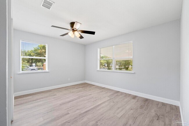 Building Photo - 1029 Kearny Dr