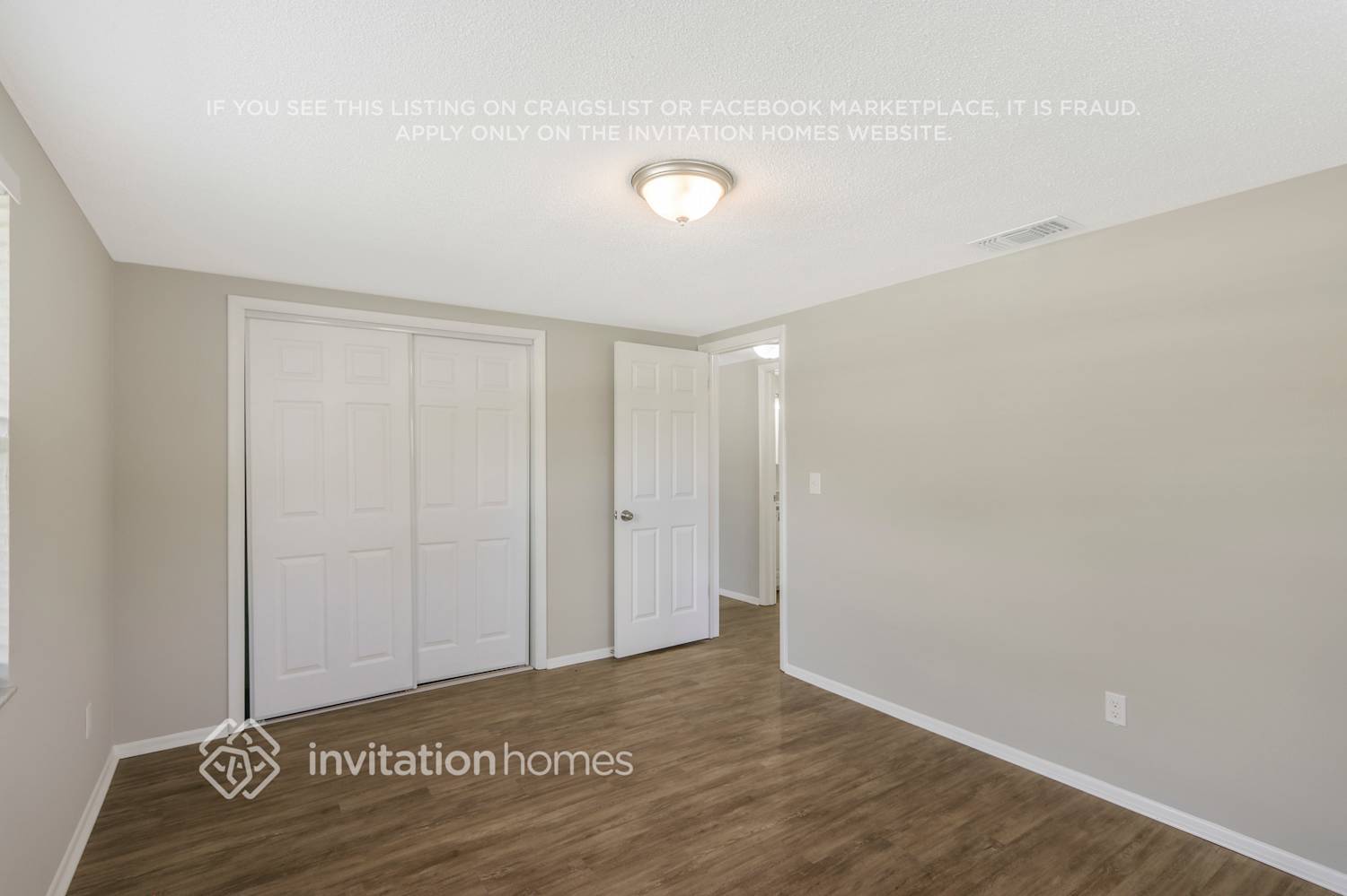 Building Photo - 16033 Villa Dr