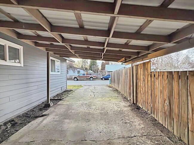 Building Photo - Davidson Triplex