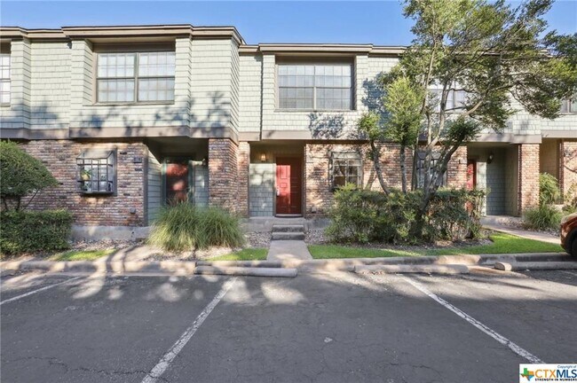 Building Photo - 7122 Wood Hollow Dr