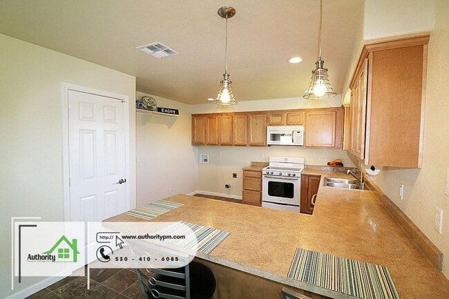 Building Photo - 4445 Dogwood Ln