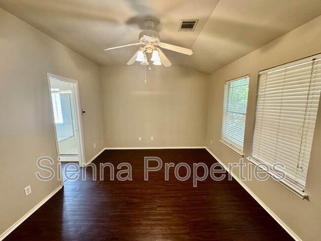 Building Photo - 295 Strawn