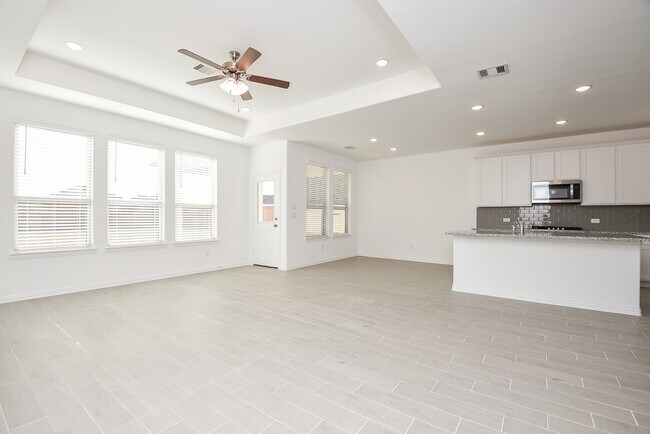 Building Photo - 8106 Royal Palm Ct