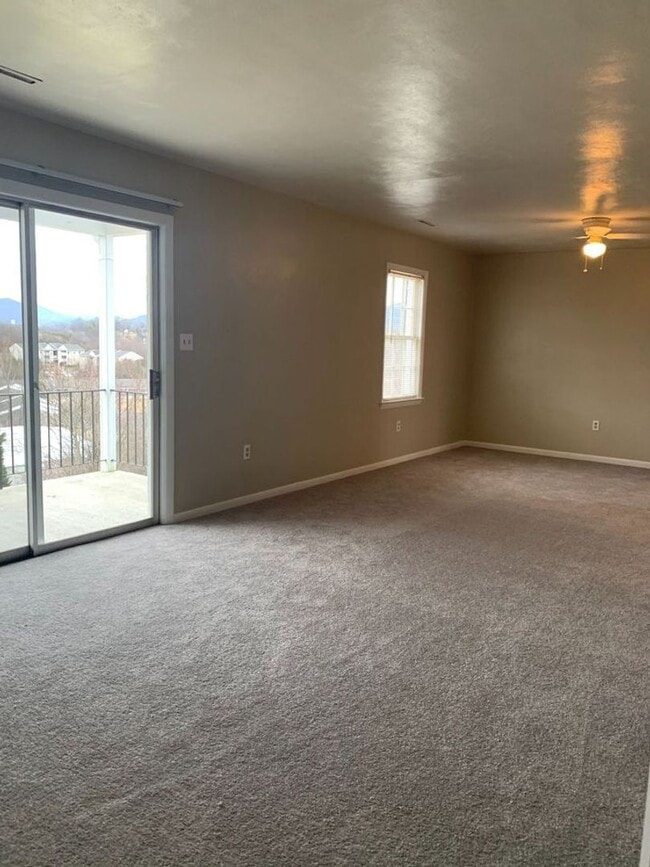 Building Photo - 6491 Carefree Ln