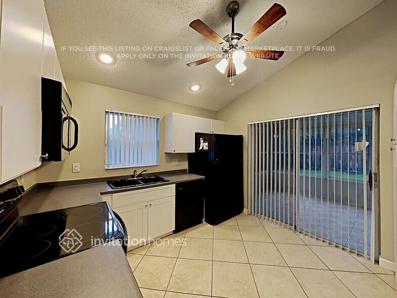 Building Photo - 12152 NW 35th Pl