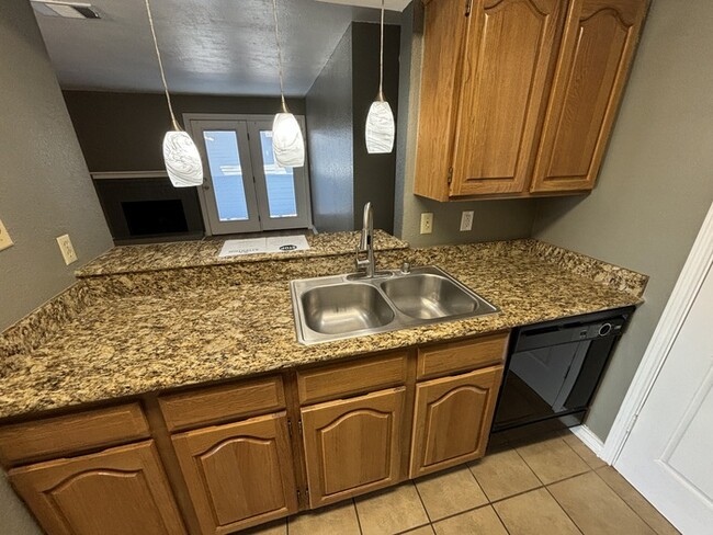 Building Photo - 1 bed 1 bath at Sagewood Condominiums