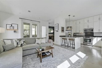 Building Photo - 708 Cardinal Ln