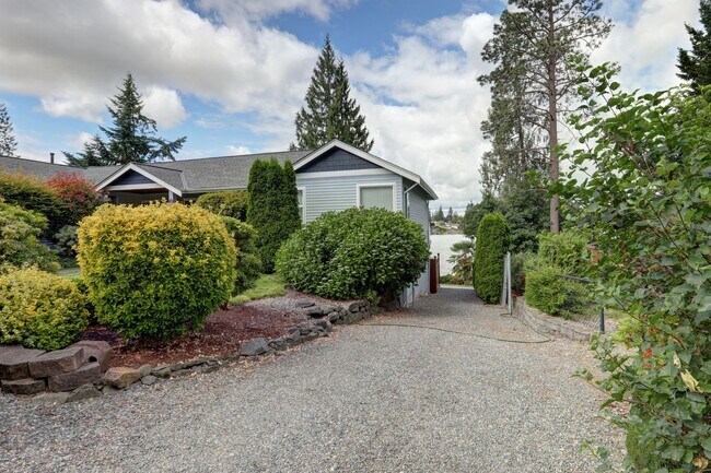 Building Photo - Lake Tapps Shared Home | Private 1 Bed, 1 Bath Unit Available