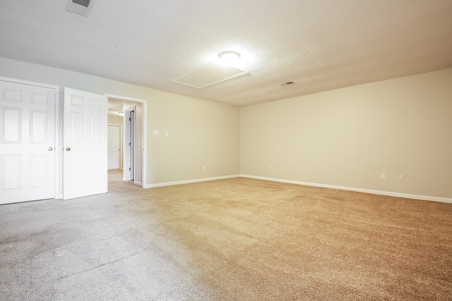 Building Photo - 4797 Stone Cross Dr