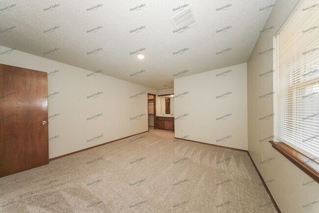 Building Photo - 13312 Eastvalley Rd
