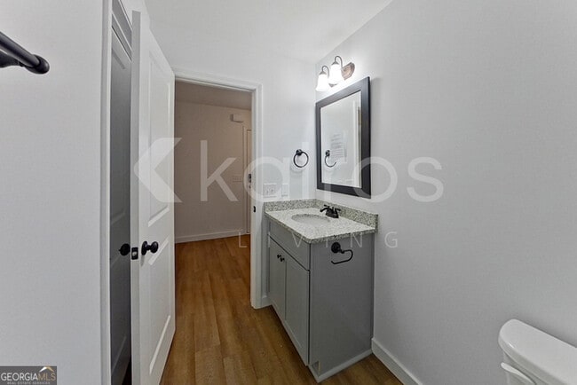Building Photo - 142 Hughes Dr