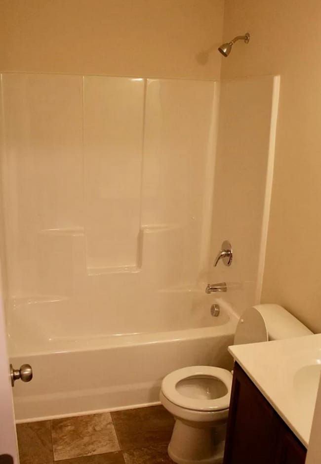 Building Photo - NEW LISTING!!!!!