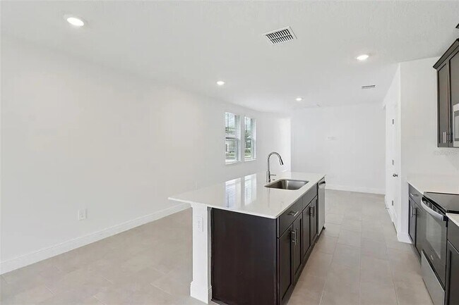 Building Photo - 803 Sunshower Dr