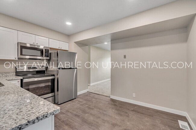 Building Photo - 689 N 100 W