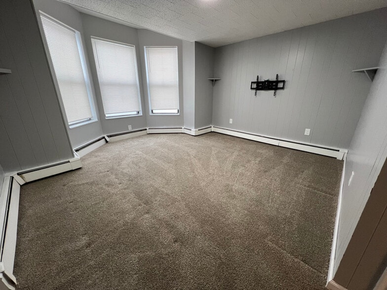 Building Photo - 429 3rd St