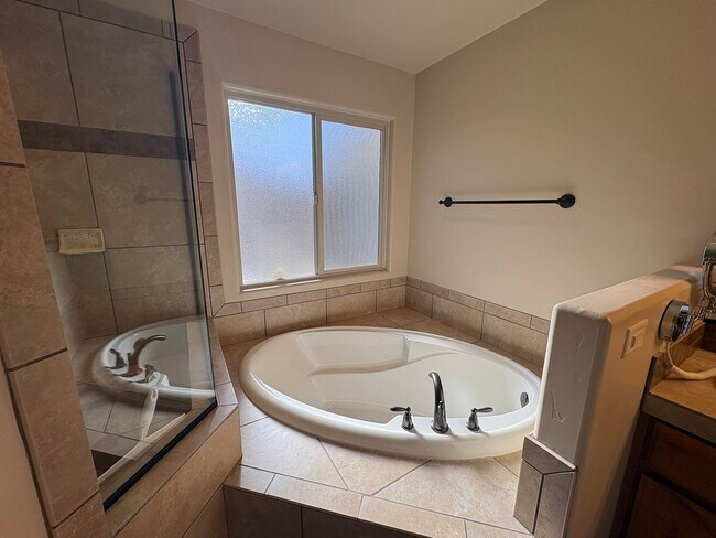 Building Photo - Beautiful Home In Hurricane