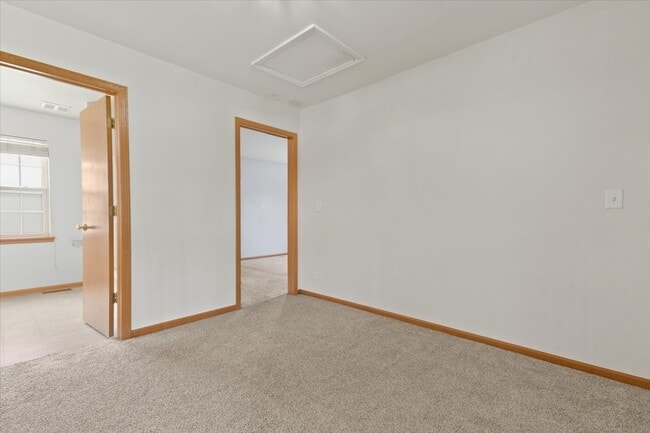 Building Photo - 966 Forest View Way