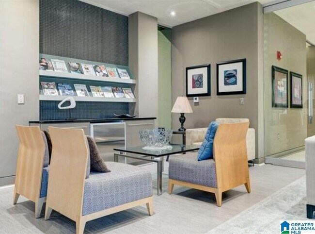 Building Photo - 401 20th St S