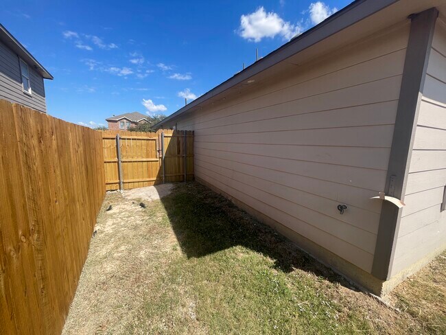 Building Photo - 220 Chalk Mountain Dr