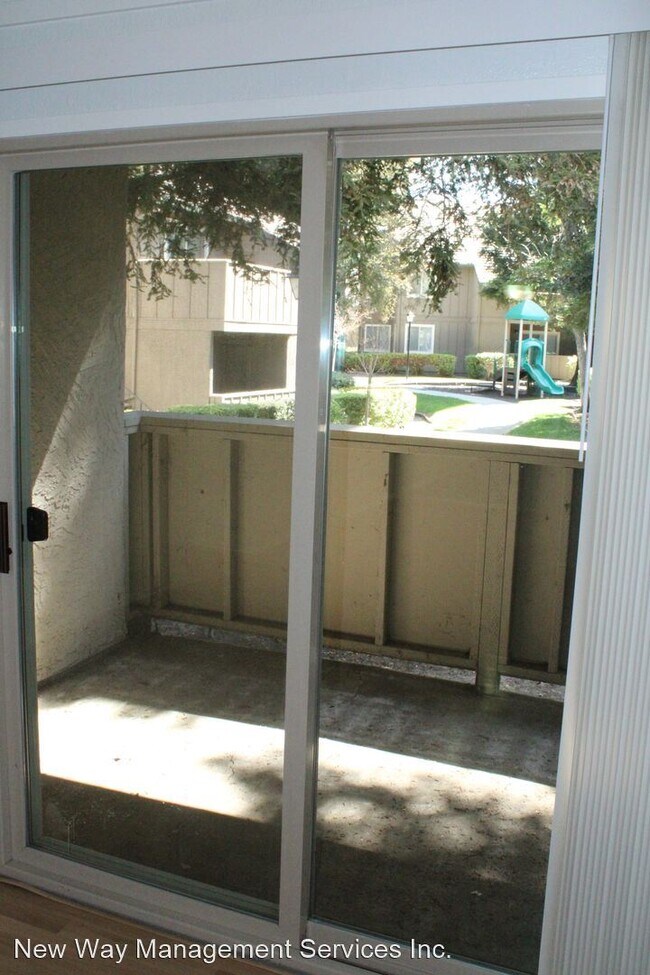 Building Photo - 2 br, 2 bath House - 1223 Lakeview Circle