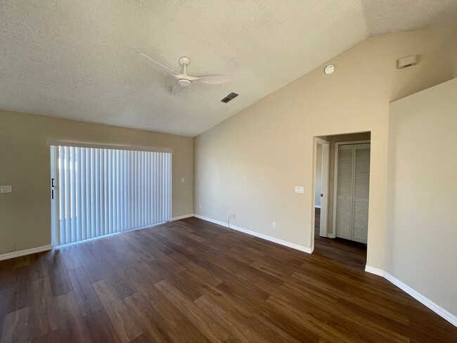 Building Photo - Available for move-in Feb 14th! Charming 3...