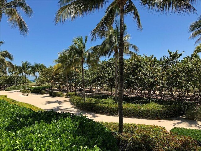 Building Photo - 10185 Collins Ave