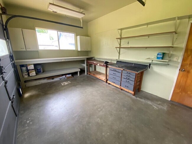 Building Photo - 11755 Tam O'Shanter Dr