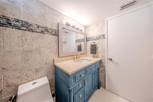 Building Photo - 1660 NE 191st St